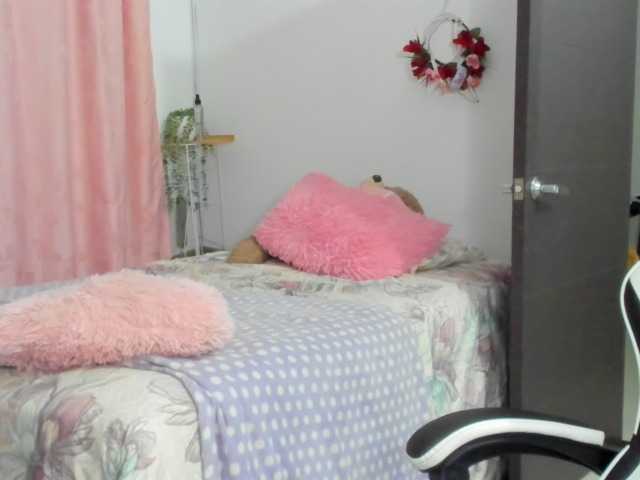 LaraCat1 live cam on BongaCams