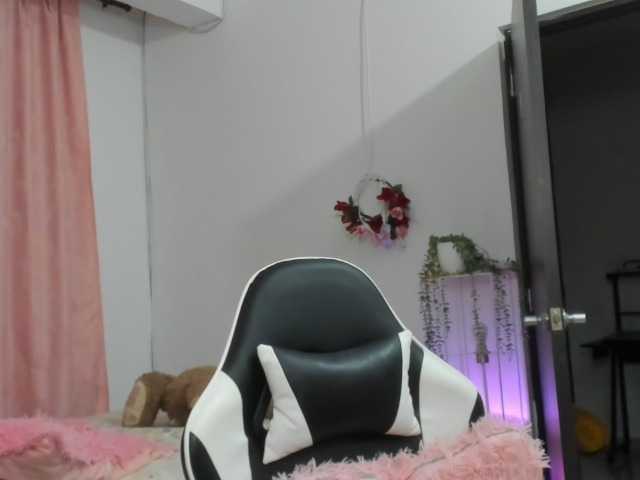 LaraCat1 live cam on BongaCams
