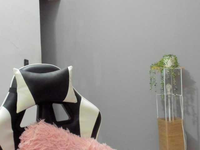LaraCat1 live cam on BongaCams