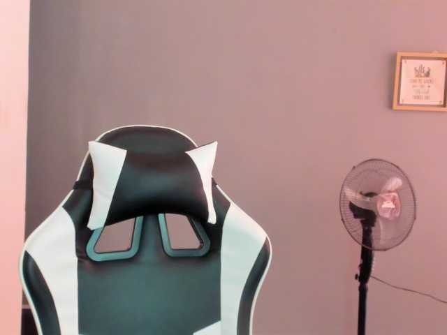 LaraCat1