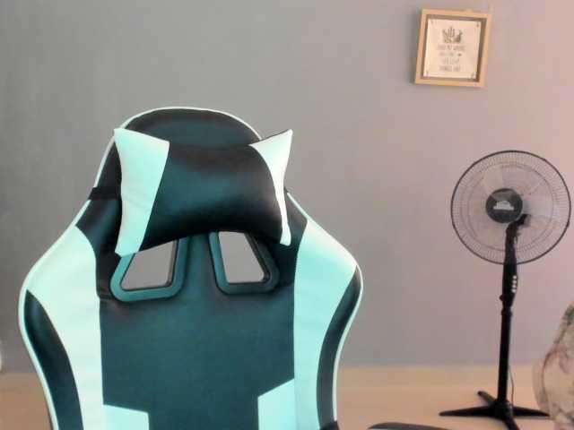 LaraCat1