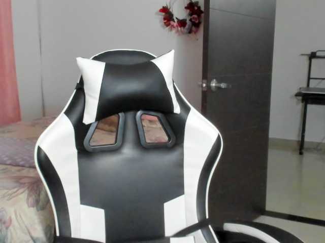 LaraCat1