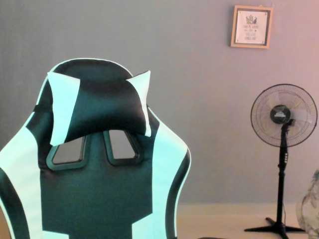 LaraCat1