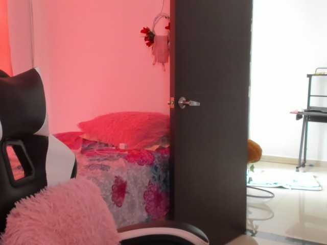 LaraCat1 live cam on BongaCams