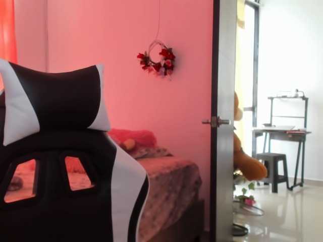 LaraCat1 live cam preview