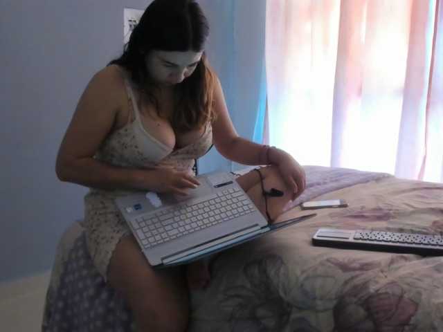 LaraCat1 live cam on BongaCams