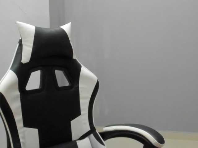 LaraCat1