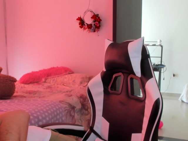 LaraCat1 live webcam show