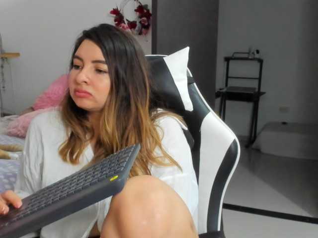 LaraCat1 live webcam show