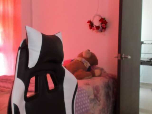 LaraCat1