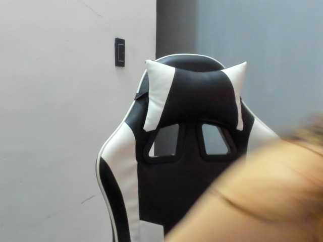 LaraCat1 live cam on BongaCams