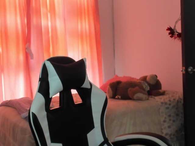 LaraCat1 live cam on BongaCams