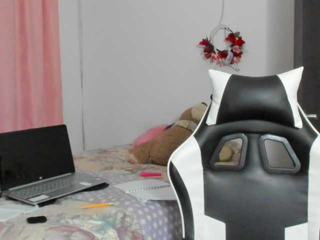 LaraCat1