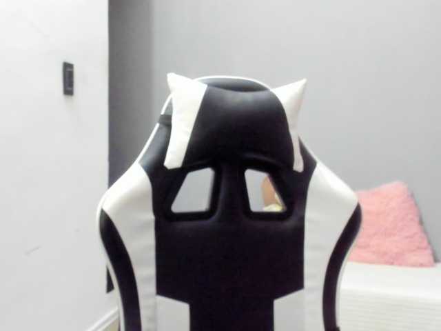 LaraCat1 live cam on BongaCams