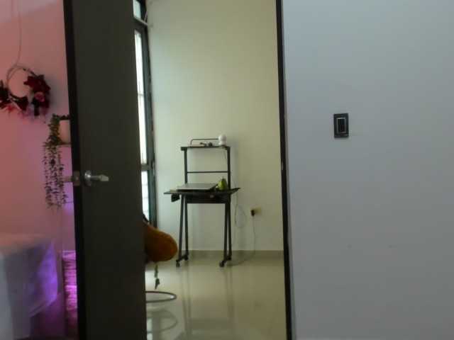 LaraCat1