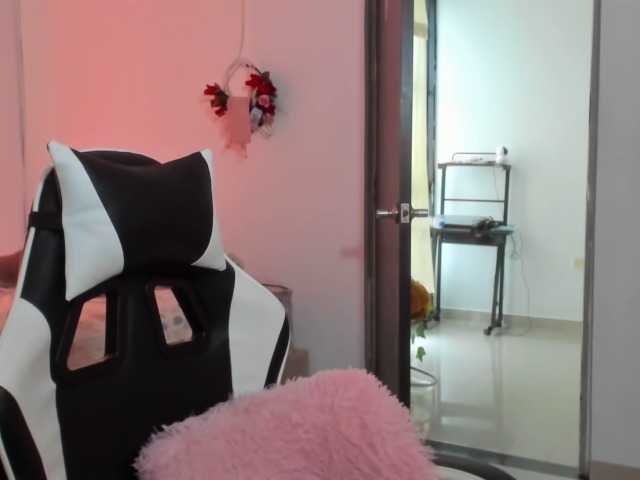 LaraCat1 live cam on BongaCams