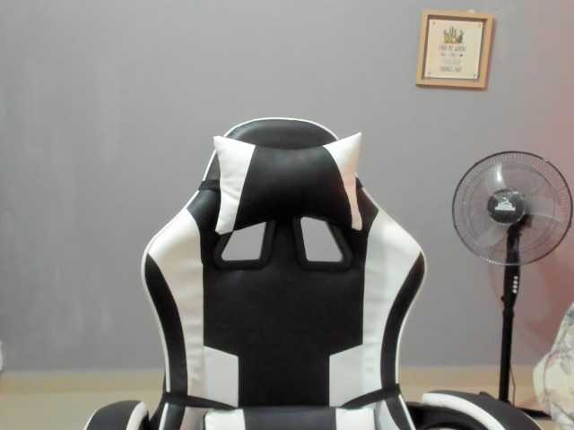 LaraCat1