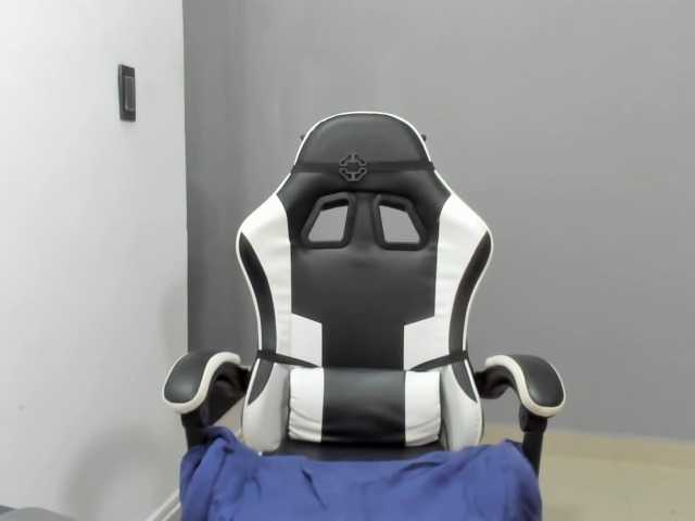 LaraCat1