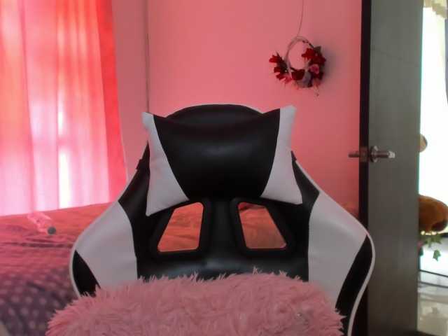 LaraCat1 live cam on BongaCams