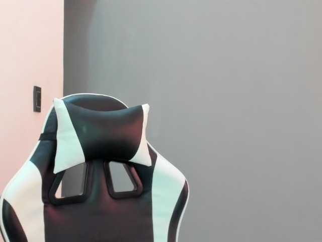 LaraCat1