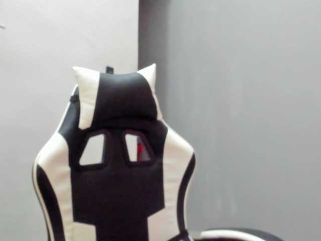 LaraCat1