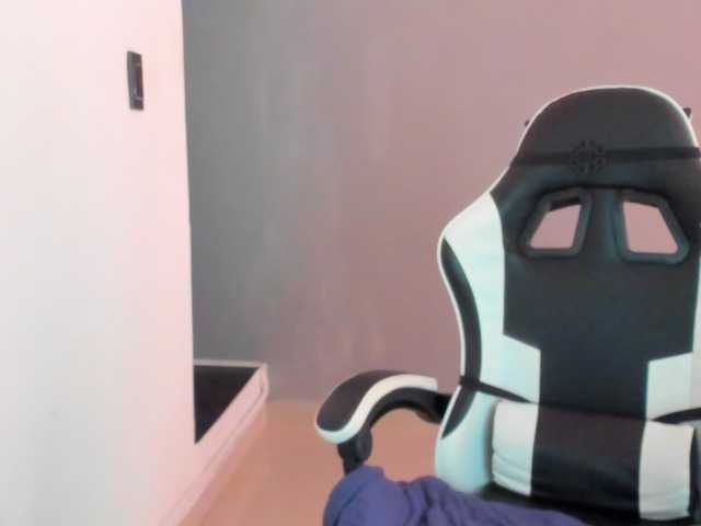 LaraCat1