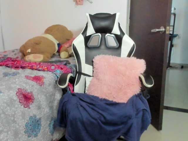 LaraCat1 live cam