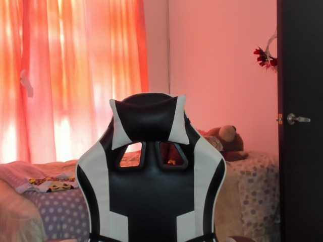 LaraCat1