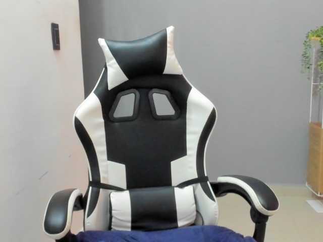 LaraCat1