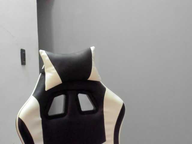 LaraCat1 live cam on BongaCams