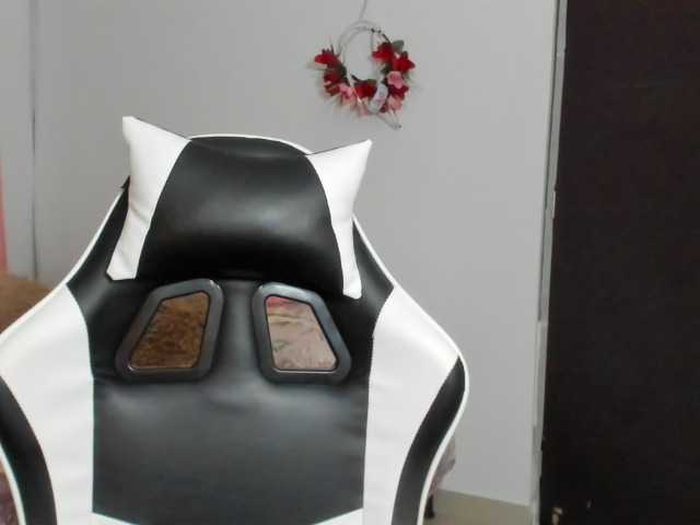 LaraCat1