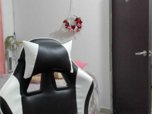 LaraCat1 live cam on BongaCams