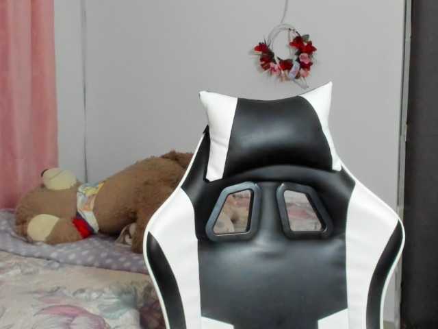 LaraCat1