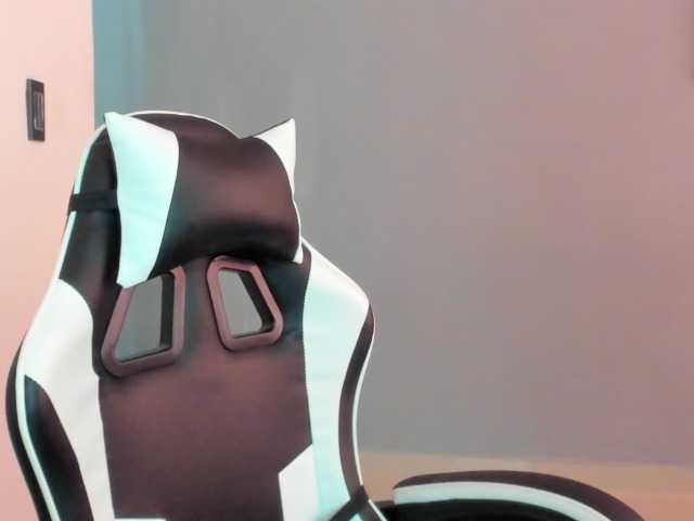 LaraCat1