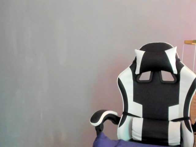LaraCat1