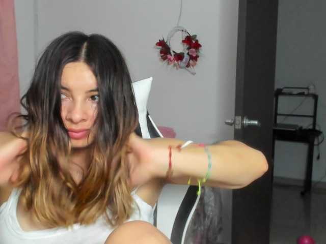 LaraCat1 live cam on BongaCams
