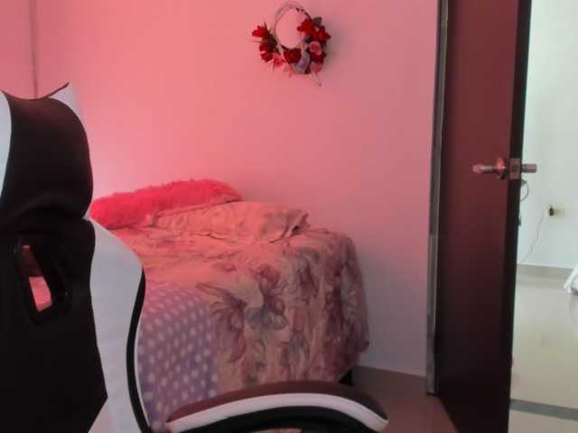 LaraCat1 live webcam show