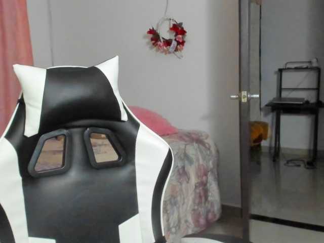 LaraCat1 live cam on BongaCams