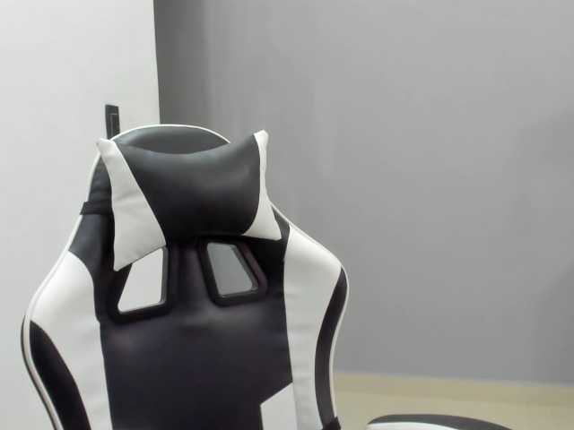 LaraCat1