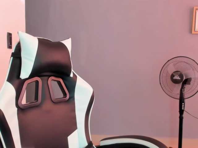 LaraCat1