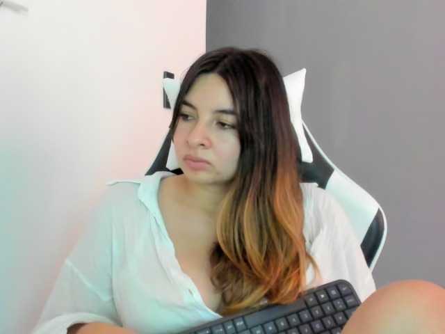 LaraCat1 live cam on BongaCams