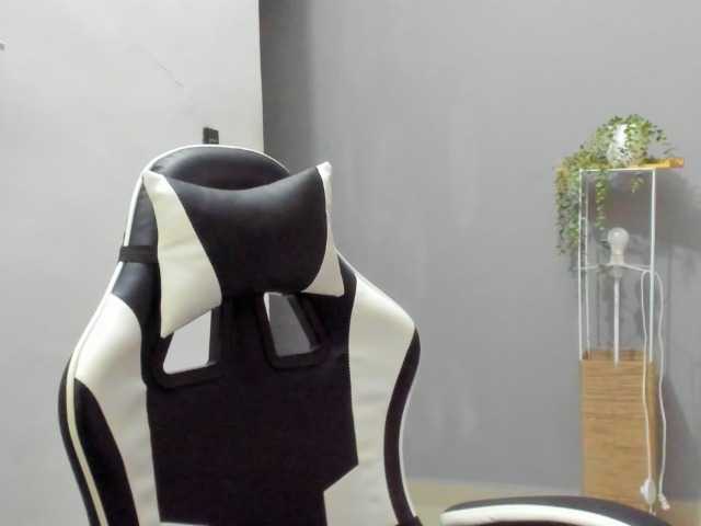 LaraCat1 live cam on BongaCams