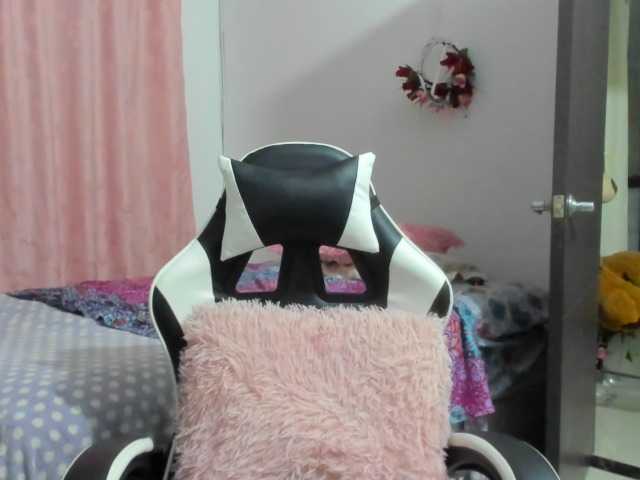 LaraCat1 live cam on BongaCams