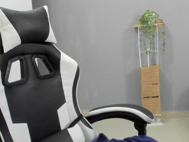 LaraCat1