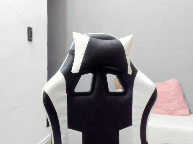 LaraCat1 live cam on BongaCams