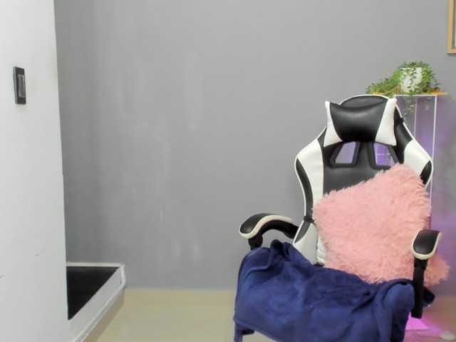 LaraCat1 live cam on BongaCams