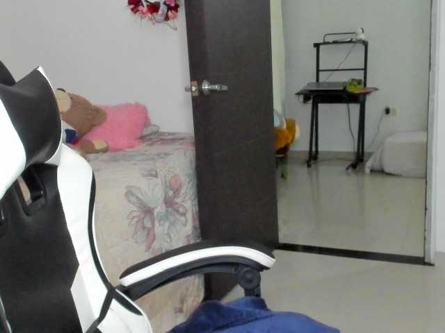 LaraCat1 live cam on BongaCams