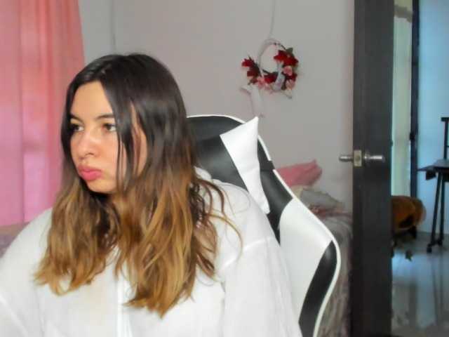 LaraCat1 live webcam show