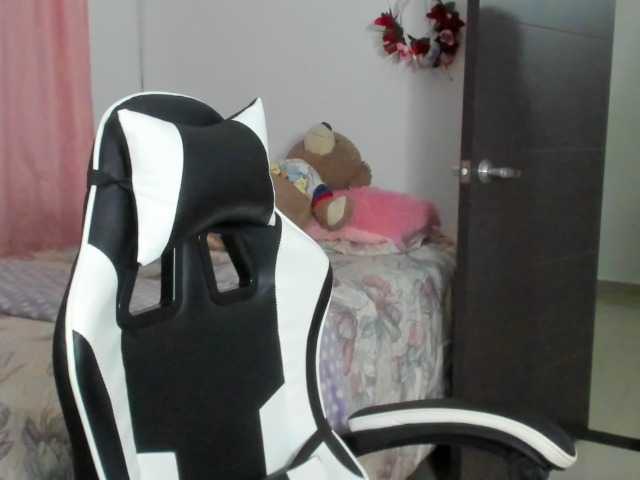 LaraCat1 live webcam show