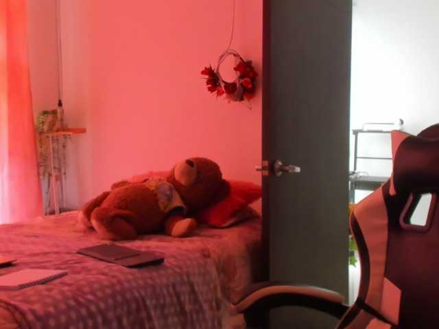 LaraCat1 live webcam show